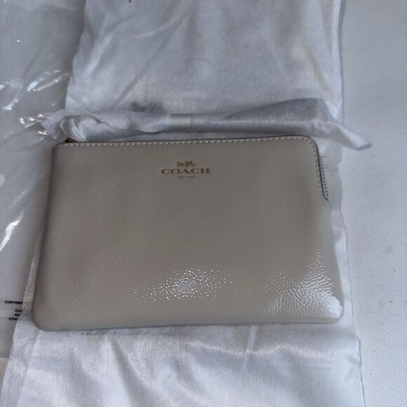 COACH Corner Zip Wristlet Pebbled Leather Gold and Chalk w/TAGS $88 - Picture 9 of 13